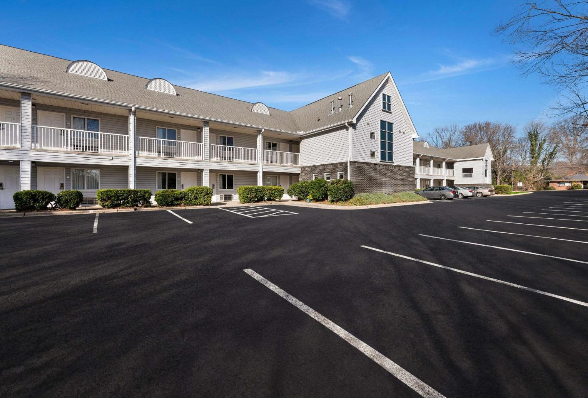 Rodeway Independence Blvd 2*