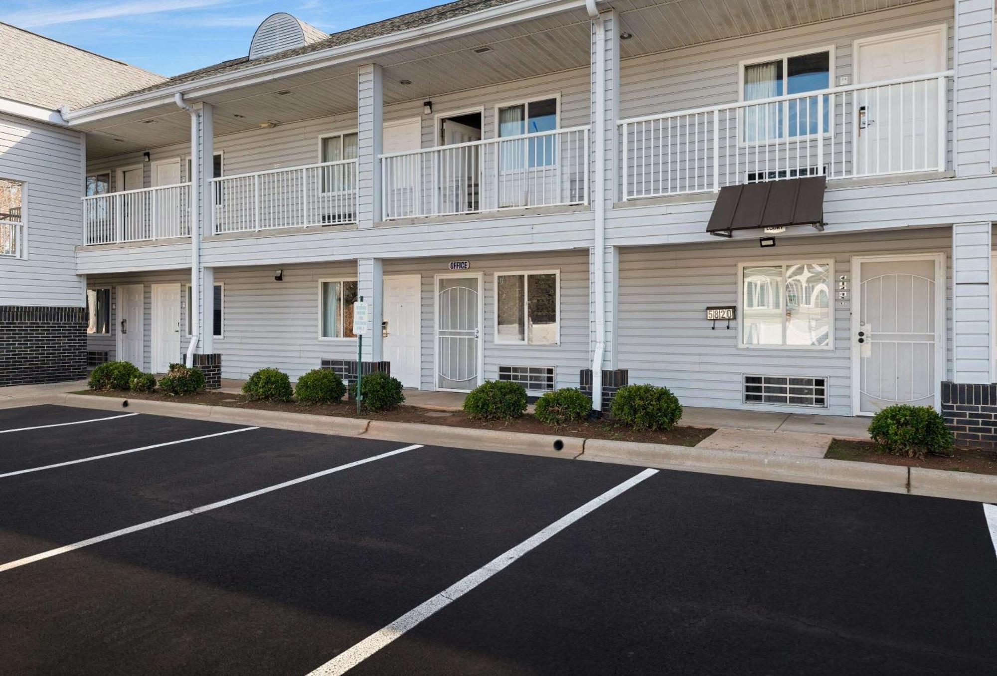 Rodeway Independence Blvd 2*